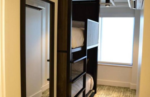 Silverthorne Hotel | Comfortable Room Perfect for Your Summit County Exploration! Pets Allowed!