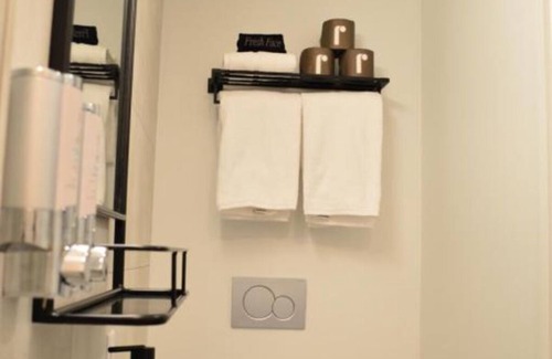 Silverthorne Hotel | Comfortable Room Perfect for Your Summit County Exploration! Pets Allowed!
