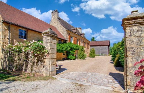 Sainte-Nathalene Ski Chalet | Comfortable single-storey chalet with swimming pool, garden, terrace and parking.