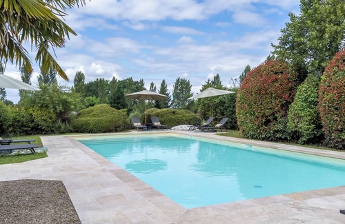 Sainte-Nathalene Ski Chalet | Comfortable single-storey chalet with swimming pool, garden, terrace and parking.