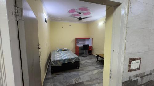 New Delhi Apartment | Comfortable Stay in New Delhi near Kirti Nagar