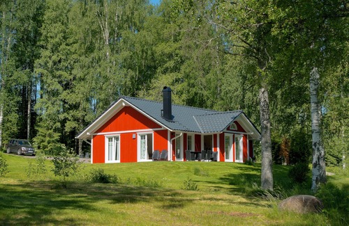 Sunne Municipality House | Comfortable Swedish house in a prime location on Lake Rottnan with its own shoreline