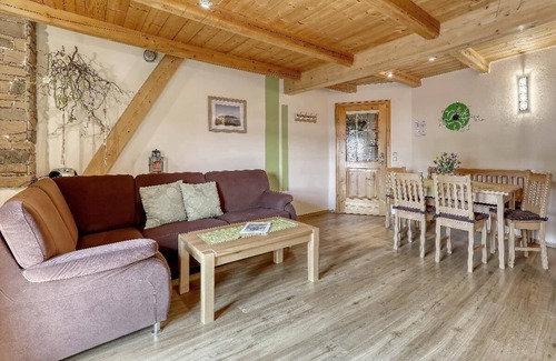 Eschlkam Apartment | Comfortable vacation apartment (70 sqm) with French balcony