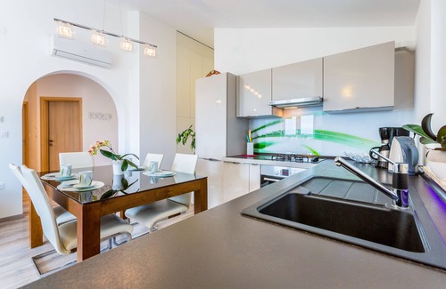 Medulin Apartment | Comfortable vacation home directly by the sea, 80m from the beach