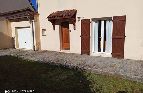 Sarlat-la-Caneda Villa | Comfortable villa offering an unobstructed view of the heights of Sarlat