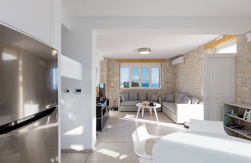 Agia Triada House | Comfortable villa with pool