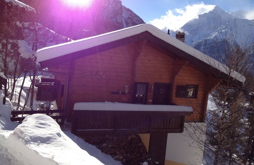 Graechen Ski Chalet | Comfortable wooden chalet in a location with pristine view in the mountains