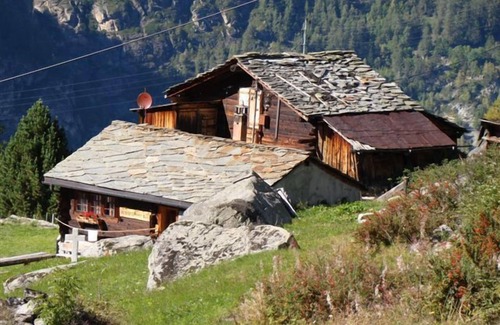 Graechen Ski Chalet | Comfortable wooden chalet in a location with pristine view in the mountains