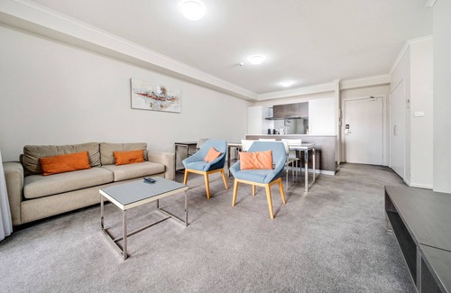 Greenway Apartment | Comfy 2-Bed Near the Lake with Secure Parking