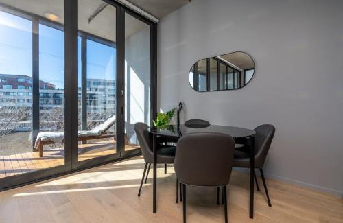 Kingston Apartment | Comfy 2BA 2BR Kingston Foreshore Apartment - Hosted by Canstay