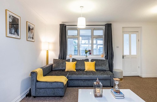 Tilbury Apartment | Comfy 2BD House-Tilbury Docks, Thurrock, Grays