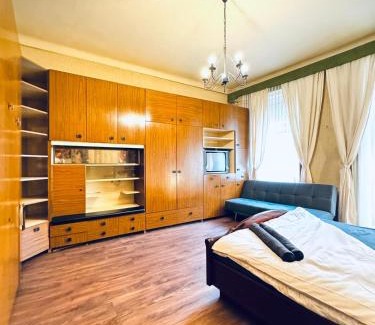 Josefstadt Apartment | Comfy 2BR Apt, for 5P Easy Access to Stadthalle