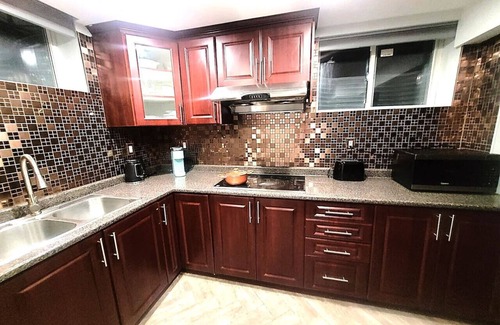 Hurontario House | Comfy 2BR Guest Suit in the Heart of Mississauga.