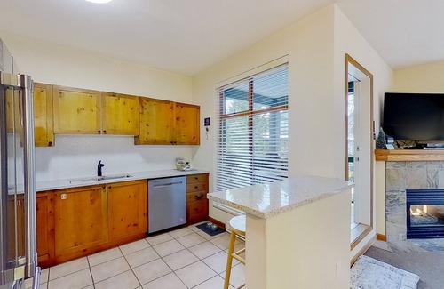 Village North Condo | Comfy, 2nd-floor condo with furnished balcony, pool & hot tub - walk to lifts