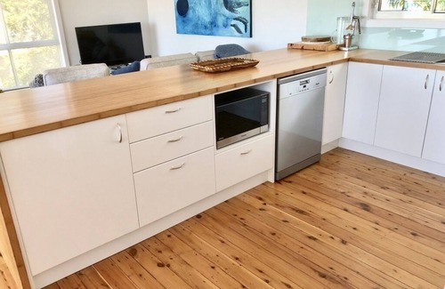 Macmasters Beach House | Comfy, completely refurbished family beach house with ocean views & walk to beac