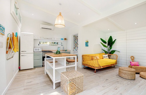 Folly Beach Cottage | Comfy cottage near the beach with central AC, fast WiFi & yard - dog-friendly