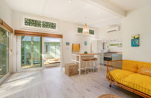 Folly Beach Cottage | Comfy cottage near the beach with central AC, fast WiFi & yard - dog-friendly