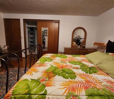 Kent Bed & Breakfast | Comfy, Cozy BnB Kent WA "Private Bathroom"