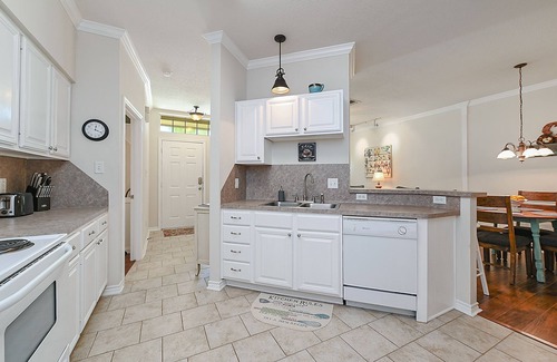 Southwood Valley House | Comfy, Cozy, Colorful and Centrally Located, Minutes From Texas A&M!