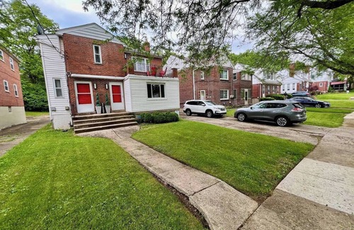 Westwood Apartment | Comfy Cozy Safe 2nd Floor Aptmnt 13 Min to UC Med