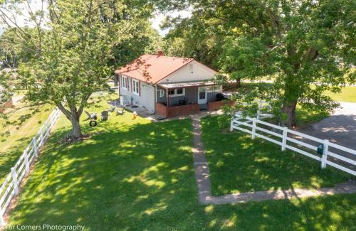 Candler House | Comfy Dog Friendly Cottage w/Large Fenced Yard