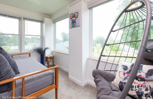 Candler House | Comfy Dog Friendly Cottage w/Large Fenced Yard