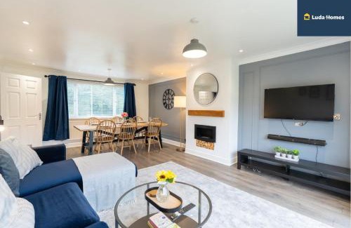 Sherborne St. John Apartment | Comfy Home - Close to hospital - Sleeps 7 - wParking