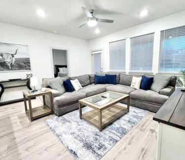 McNeil House | Comfy Home mins from Downtown, UT, Domain & Rodeo