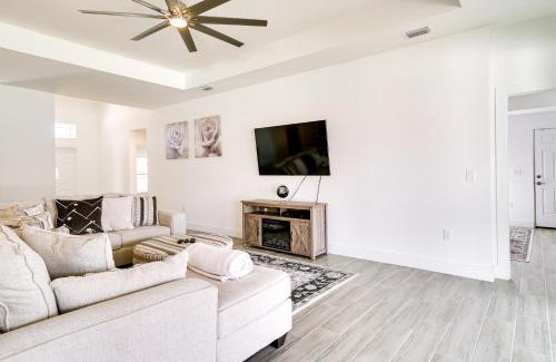 Westminister House | Comfy Lehigh Acres Getaway with Yard and Fireplace