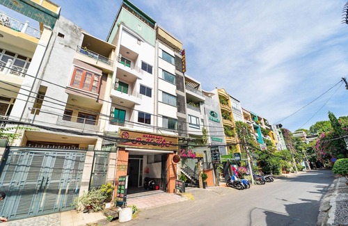 District 10 House | Comfy Modern Stay | Walk to Van Hanh Hospital