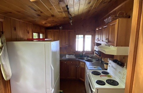 Lake of Bays Cottage | Comfy Muskoka cottage on a quiet bay for year round fun and relaxation