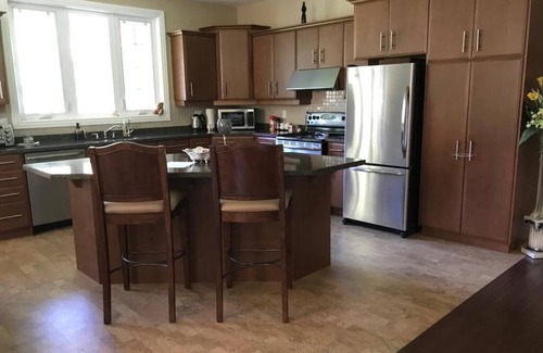 Puslinch House | Comfy Spacious Bunglow with own entrance