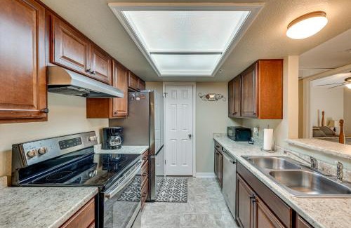 Laughlin Apartment | Community Pool and Gym Apt 5 Mi to Laughlin Casinos
