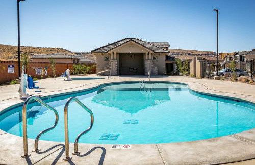 Sienna Hills House | Community Pool and Private Hot Tub Washington Home!