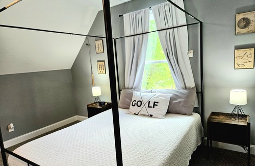 Olmstead House | Commuters, Caregivers & Contestants Golf Apartment