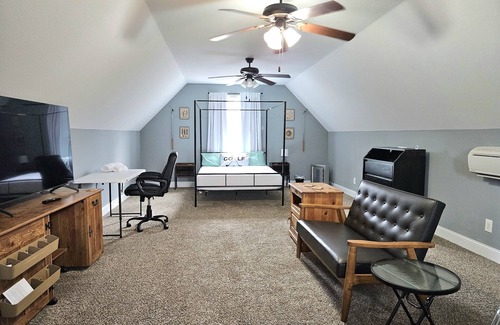 Olmstead House | Commuters, Caregivers & Contestants Golf Apartment