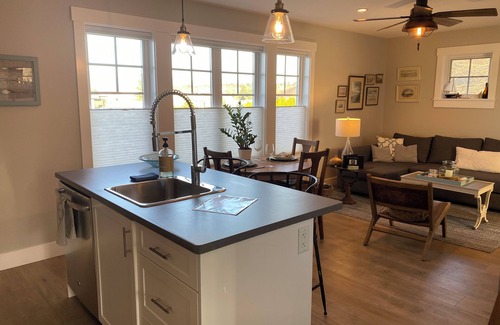 Comox House | Comox Harbour Carriage House