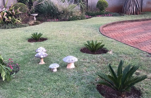 Mazowe Cottage | Compact neat 2 bedroomed cottage with beautiful decor. Home away from home