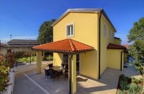 Mugeba Villa | Complex of 2 villas Mugeba III with 2 private pools for up to 16 persons in Porec near the Aquapark