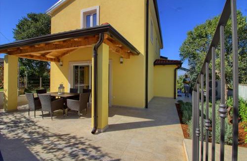 Mugeba Villa | Complex of 2 villas Mugeba III with 2 private pools for up to 16 persons in Porec near the Aquapark