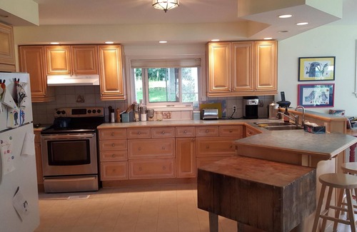 Cressy House | Compostela Waterfront Cottage in Prince Edward County