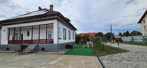 Tigveni Villa | Conac Tigveni Pool & Spa Retreat