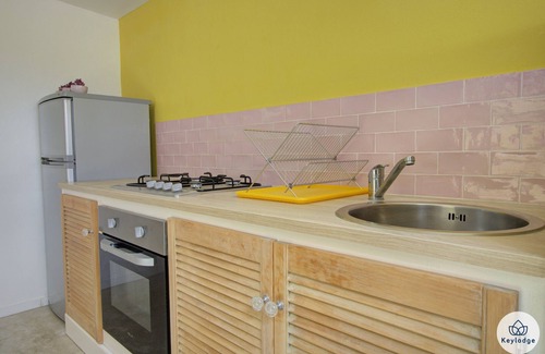 Sainte-Clotilde Bed & Breakfast | Concept nature et deconnexion-Chambre " Le Capucin " - St-Denis