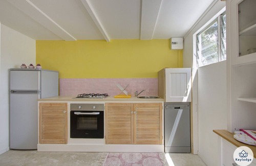 Sainte-Clotilde Bed & Breakfast | Concept nature et deconnexion-Chambre " Le Capucin " - St-Denis