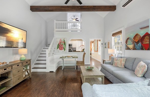 Key West Historic District House | CONCH HEAVEN ~ Stylish 2B/2Ba, Sleeps 6 in Old Town w/Heated Cocktail Pool!