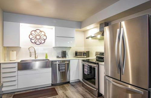 North End Apartment | Condo 24! Prized Location. Modern! Bright! Enjoy!