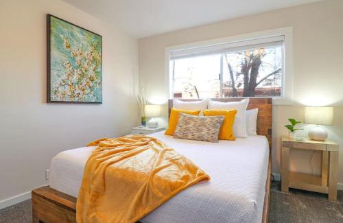 North End Apartment | Condo 24! Prized Location. Modern! Bright! Enjoy!