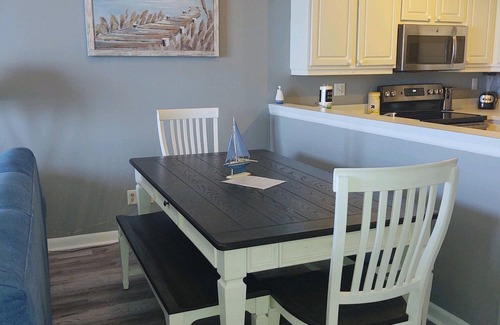 Daytona Beach Condo | Condo, 3 Bedrooms 2 Baths (Sleeps 8-10) Free Wi-Fi
