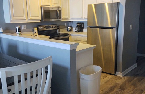 Daytona Beach Condo | Condo, 3 Bedrooms 2 Baths (Sleeps 8-10) Free Wi-Fi