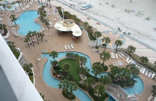 Daytona Beach Condo | Condo, 3 Bedrooms 2 Baths (Sleeps 8-10) Free Wi-Fi